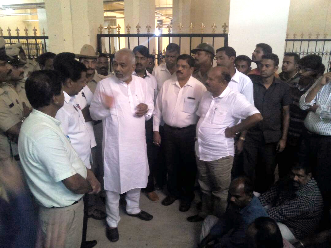 ಸಚಿವರ ಭರವಸೆ ಮೇರೆಗೆ ಪ್ರತಿಭಟನೆ ವಾಪಸ್